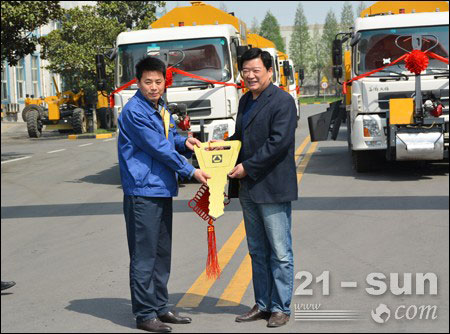 徐州市公路處采購徐工養護設備批量發車